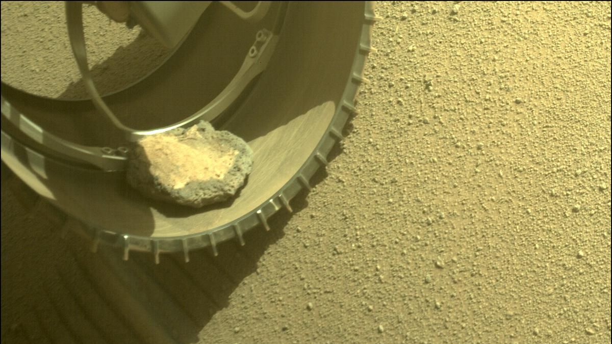 Rover Perseverance od NASA na Marsu má své „rock pet“ rover