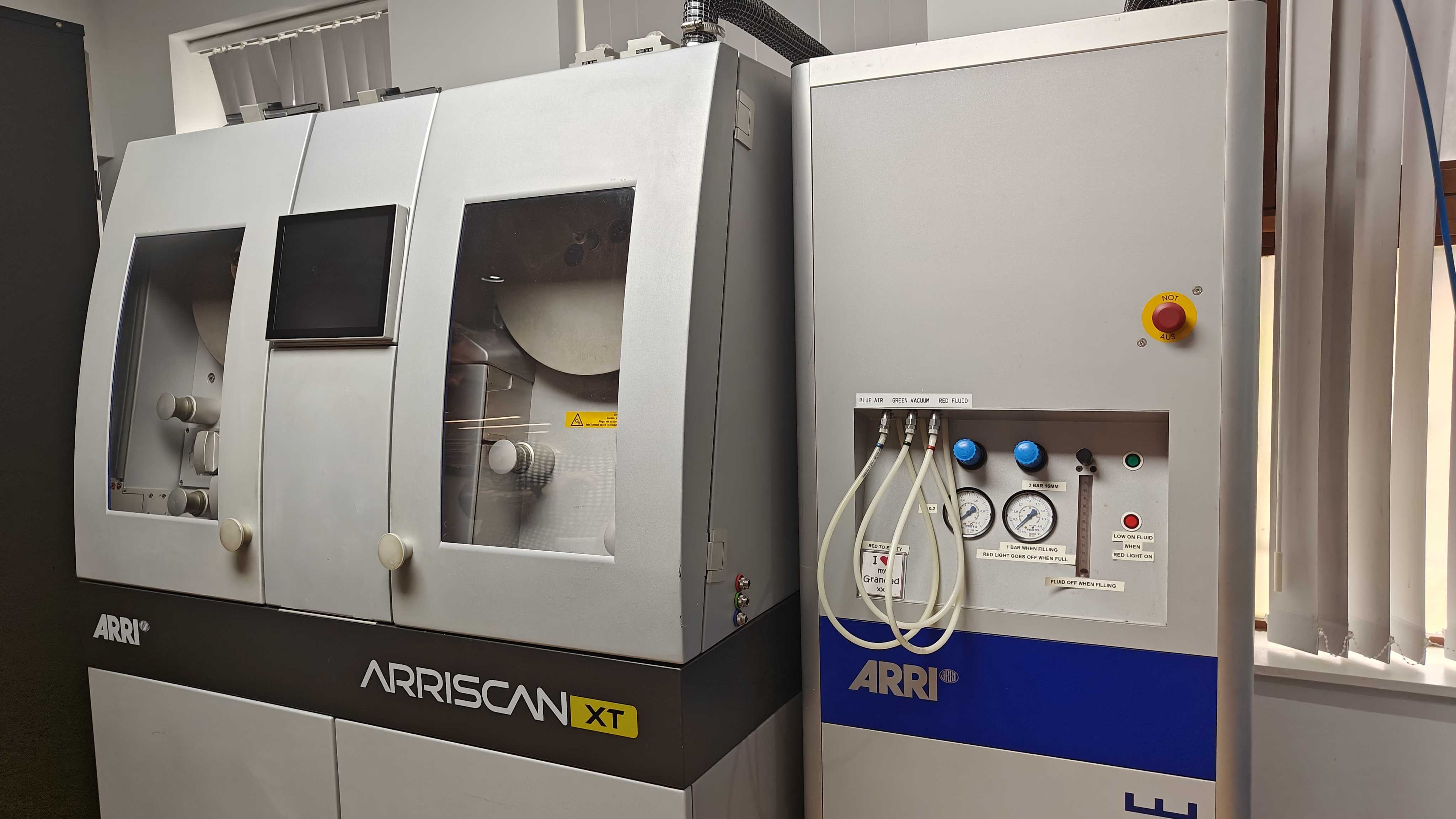 The scanner with the attached wetgate. It is a grey box with a lot of wires coming out.