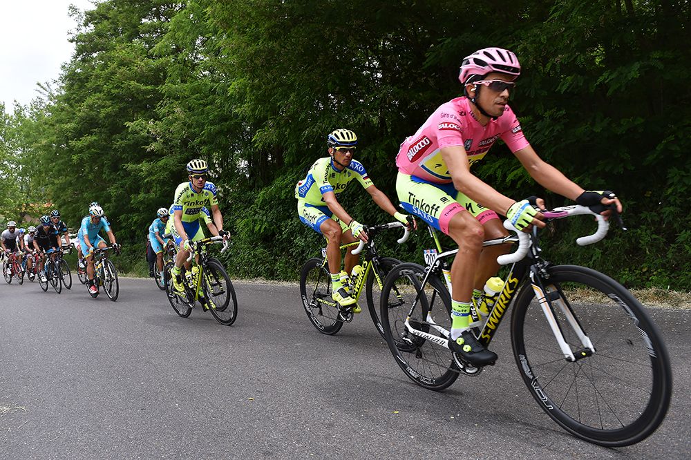 Alberto Contadorsafely in the bunch
