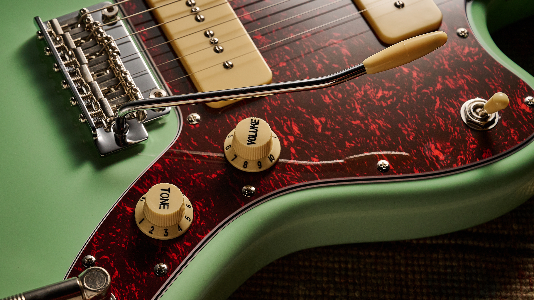 Close up of the knobs on the Jet JJ-300 P90 offset guitars