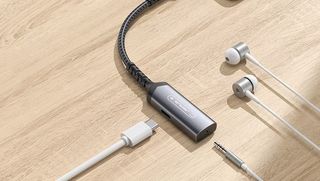 Jsaux Usb C Headphone Charger Lifestyle