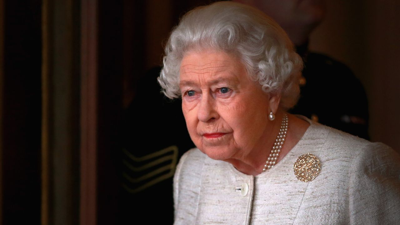 Queen Elizabeth II prepares to greet Kazakhstan President Nursultan Nazarbayev at Buckingham Palace on November 4, 2015 in London, England.