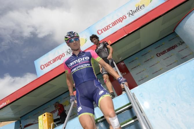 Damiano Cunogo leaves the sign-on stage
