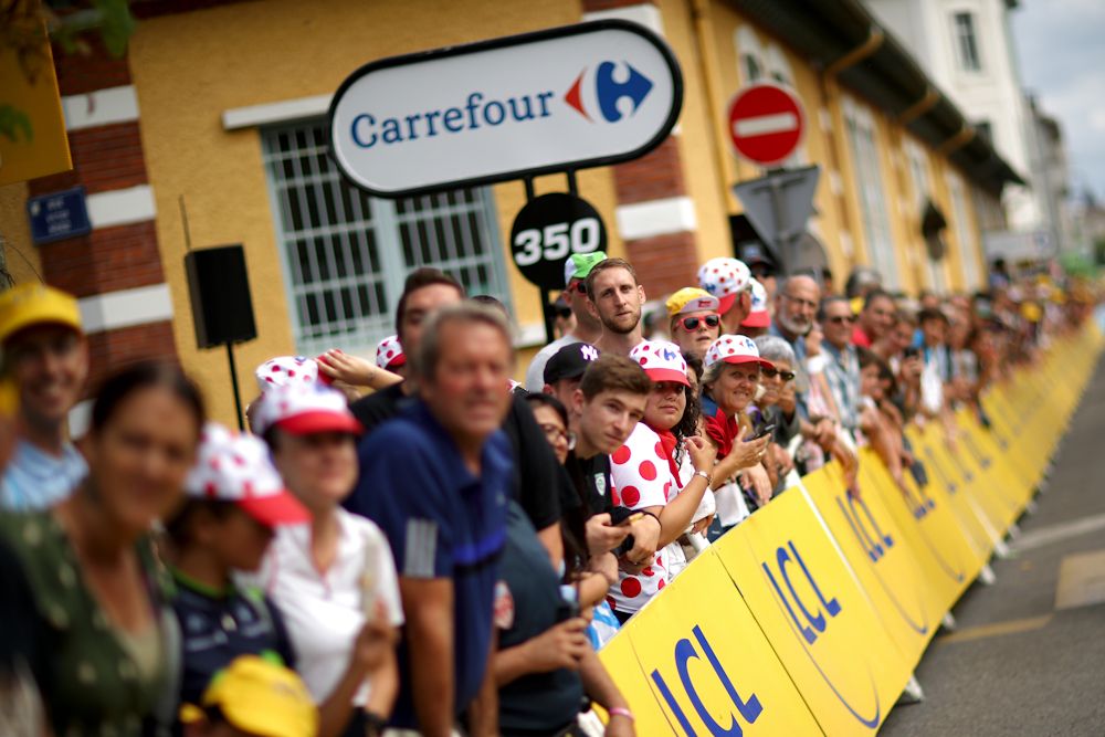 A nice spot for these spectators 350 metres from the finish