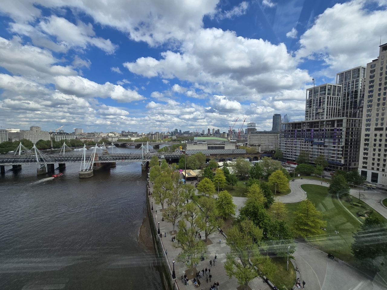iPhone 15 Pro Max vs. Galaxy S24 Ultra vs. Pixel 8 Pro London Eye photos