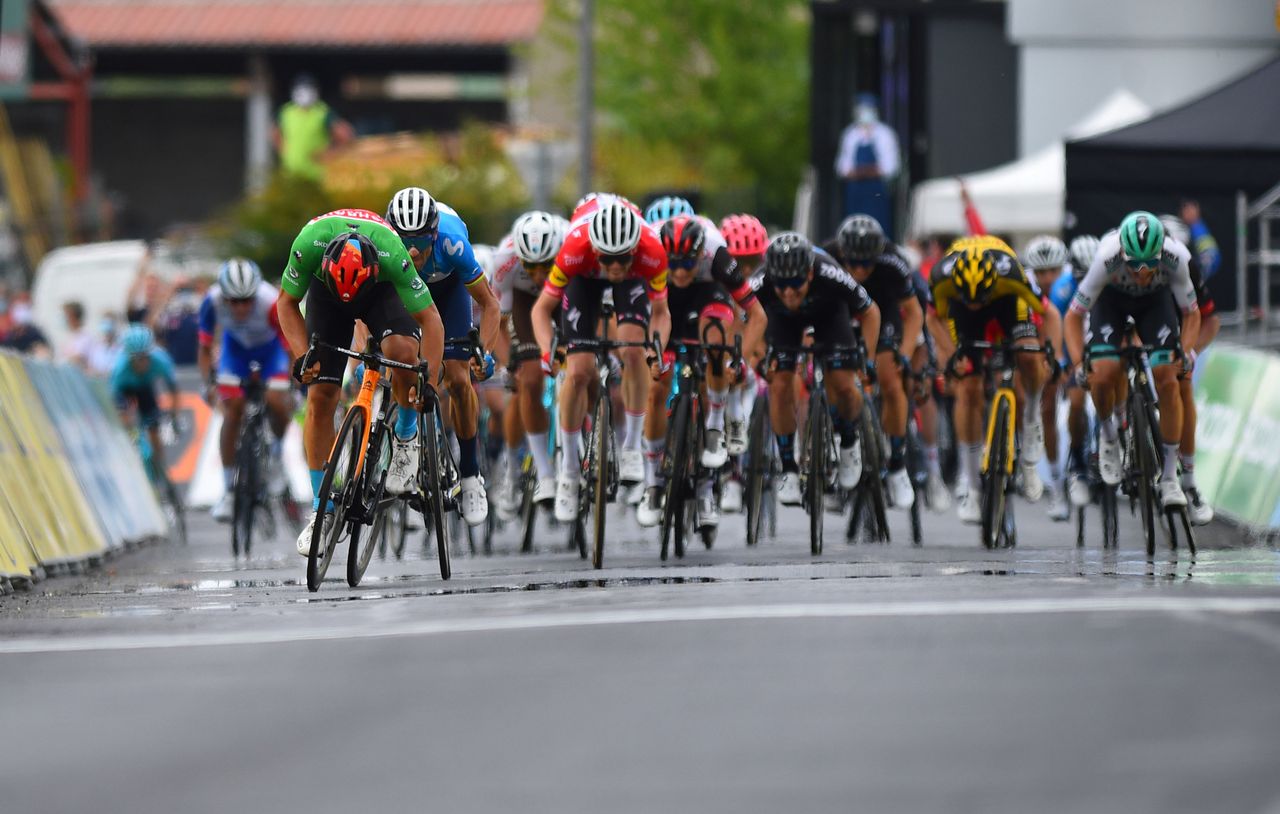 Sonny Colbrelli wis the sprint for second on stage 2 of theCriterium du Dauphine