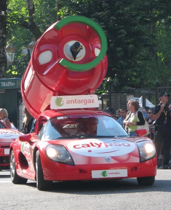 The publicity caravan includes mobile gas bottles