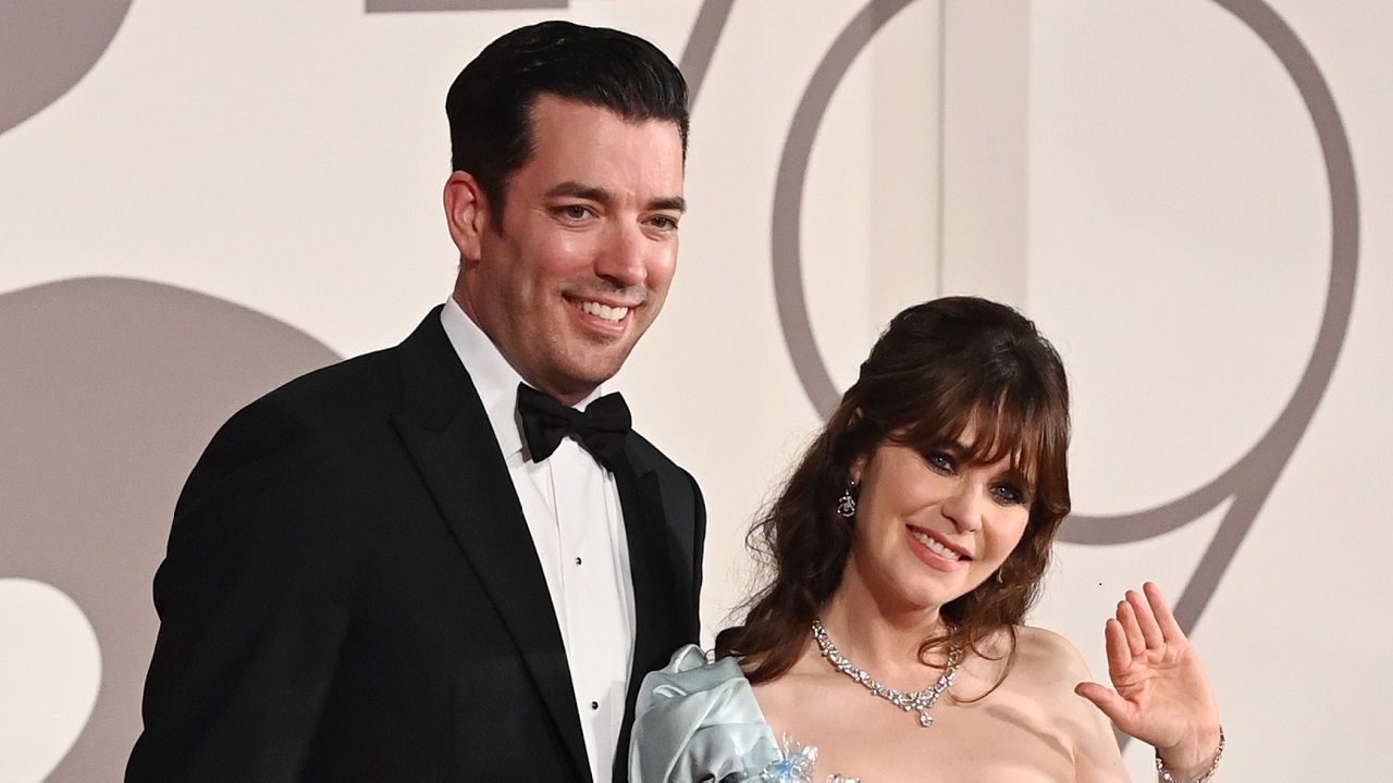 Zooey Deschanel Wore A Fairytale Dress On The Red Carpet And Property ...