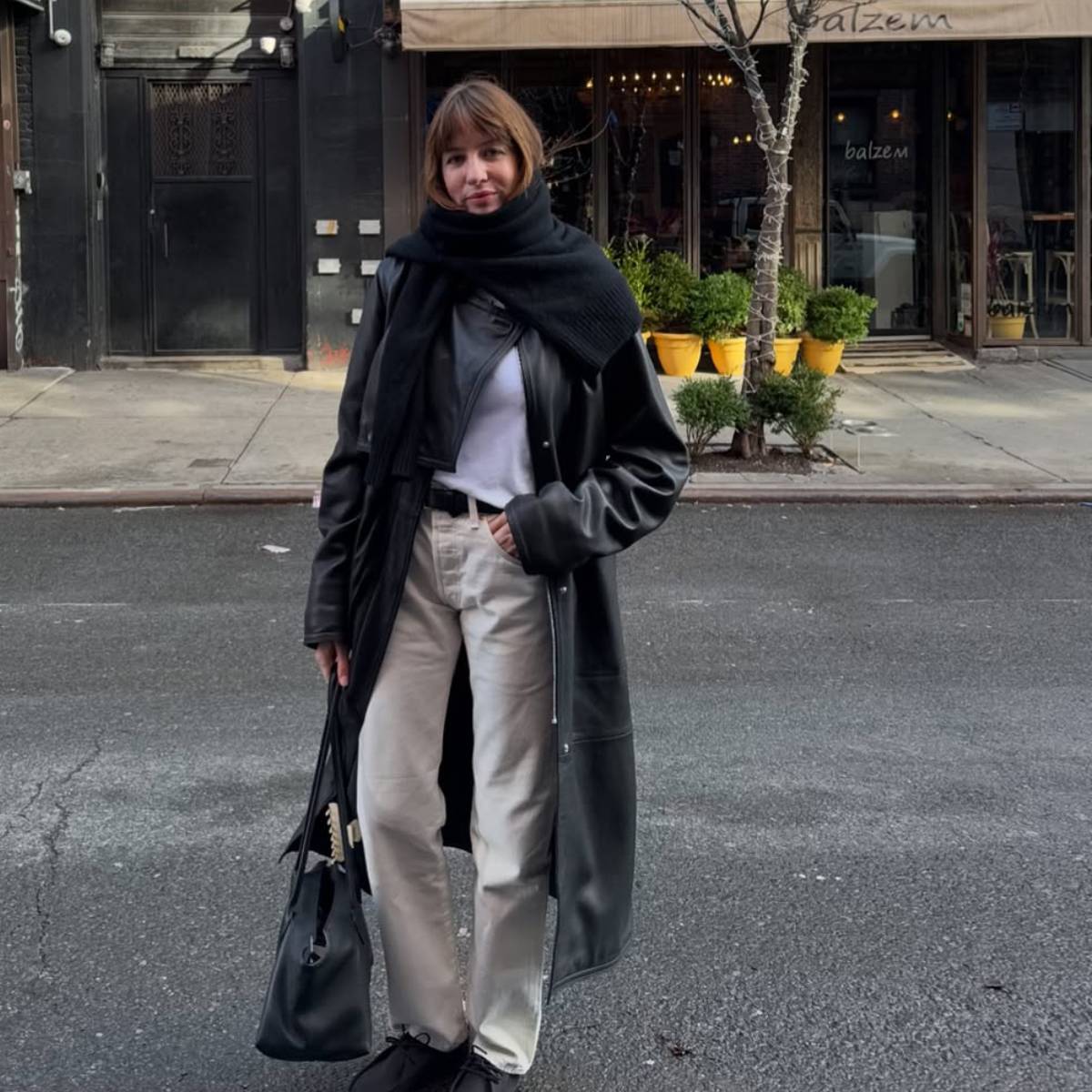 Lizzy wearing beige jeans