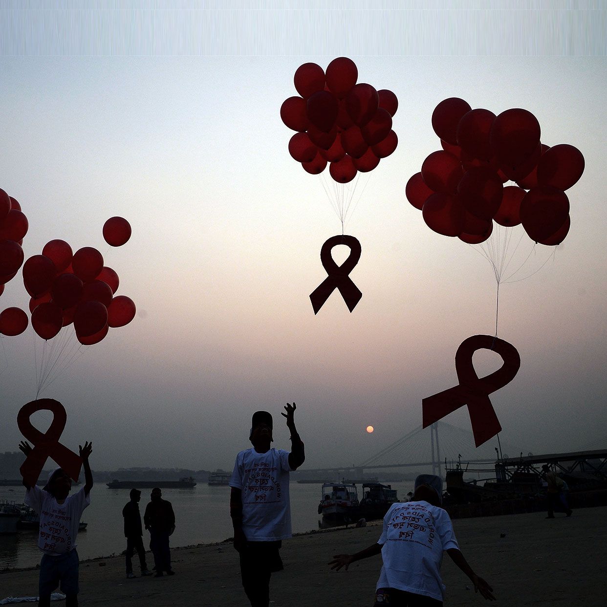 wd-hiv-ribbon-170511.jpg