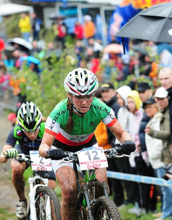 Eva Lechner (Colnago Arreghini Suditrol) leads Willow Koerber (Subaru / Gary Fisher)