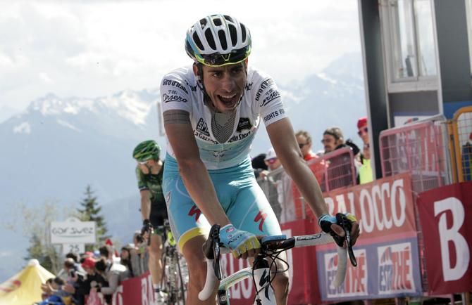Fabio Aru (Astana) out of air atop the Monte Zoncolan