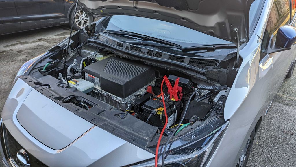 can you jumpstart a gas car with an electric car