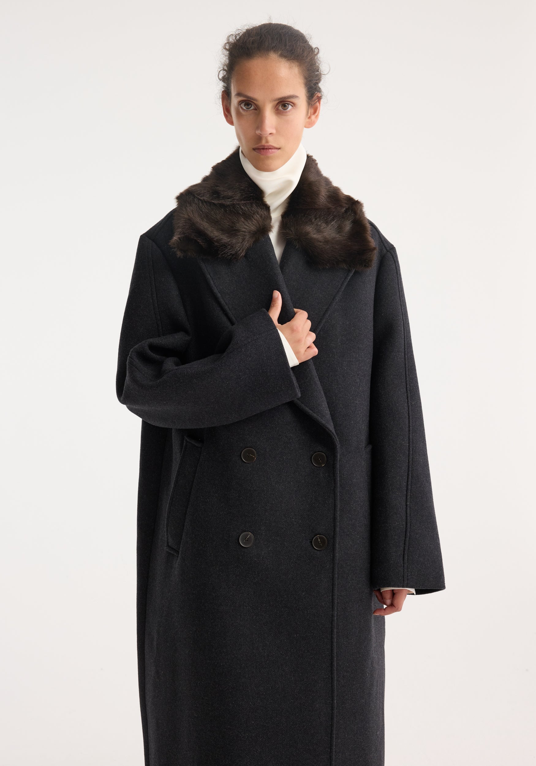 R&amp;oacute;he, Double-Breasted Coat With Faux Fur Collar