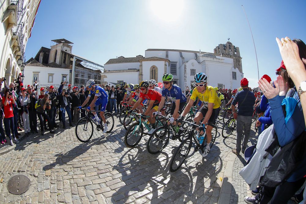 The Algarve peloton rolls out for the final stage