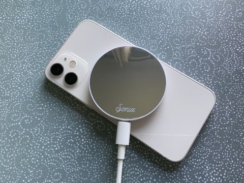 Sonix Magnetic Link Wireless Charger Hero