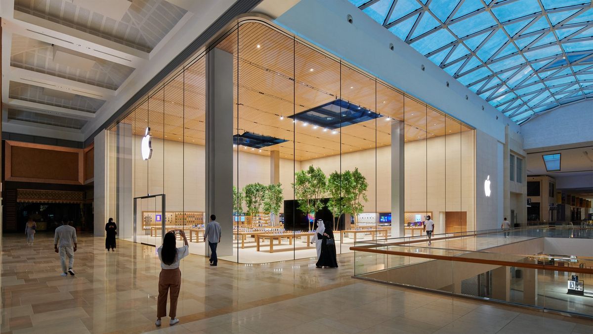 Apple Yas Mall Abu Dhabi Redesign