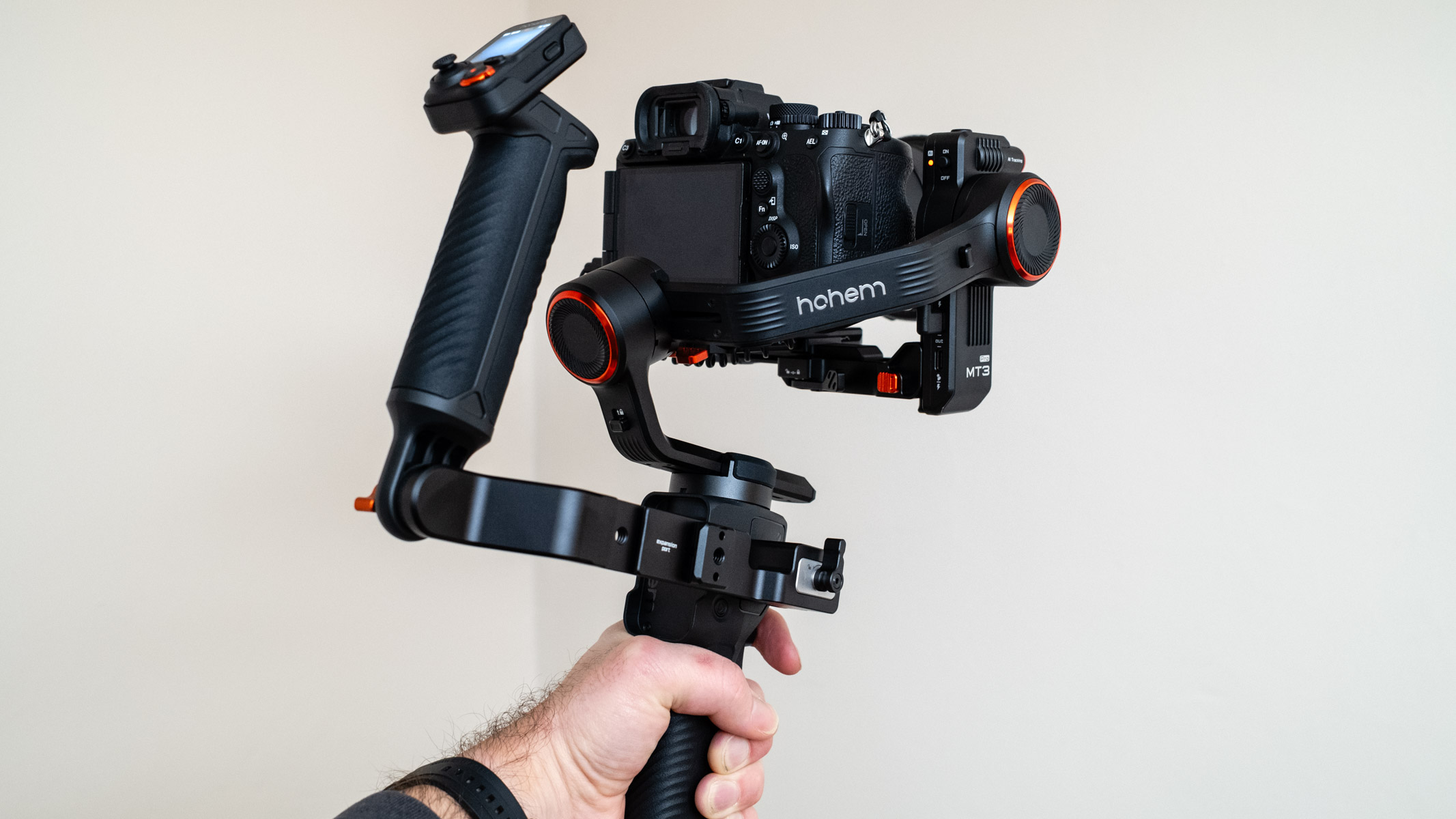 Hohem iSteady MT3 Pro being held