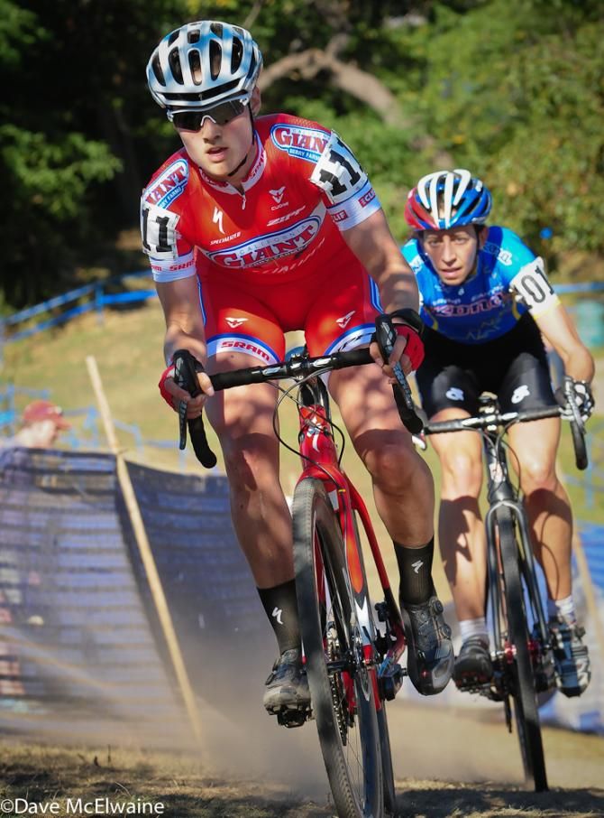Elle Anderson (California Giant Berries/Specialized) with Helen Wyman glued to her wheel
