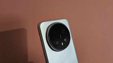 The Honor Magic8 phone