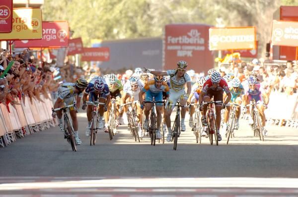 Cavendish looks back to see where his rivals were