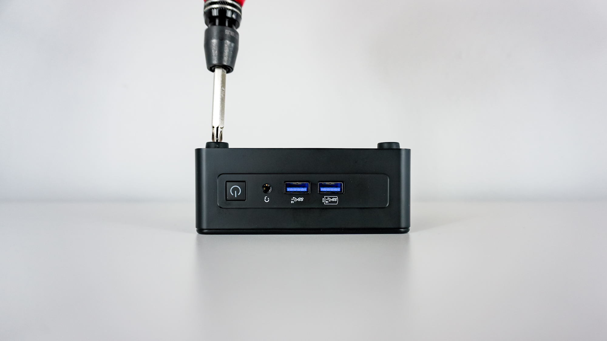Opening the Geekom IT15 mini PC with a screwdriver