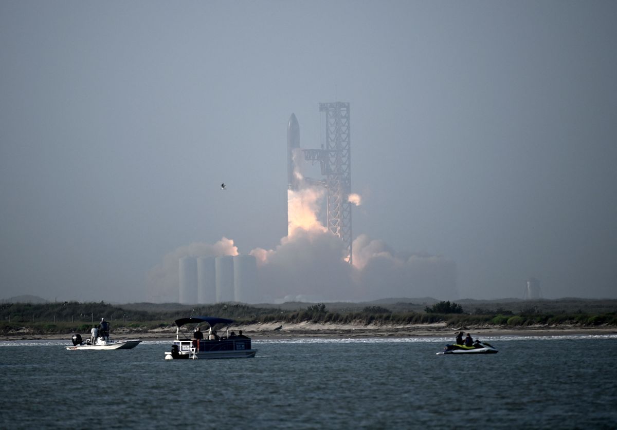 SpaceX's Starship lifts off on April 20, 2023