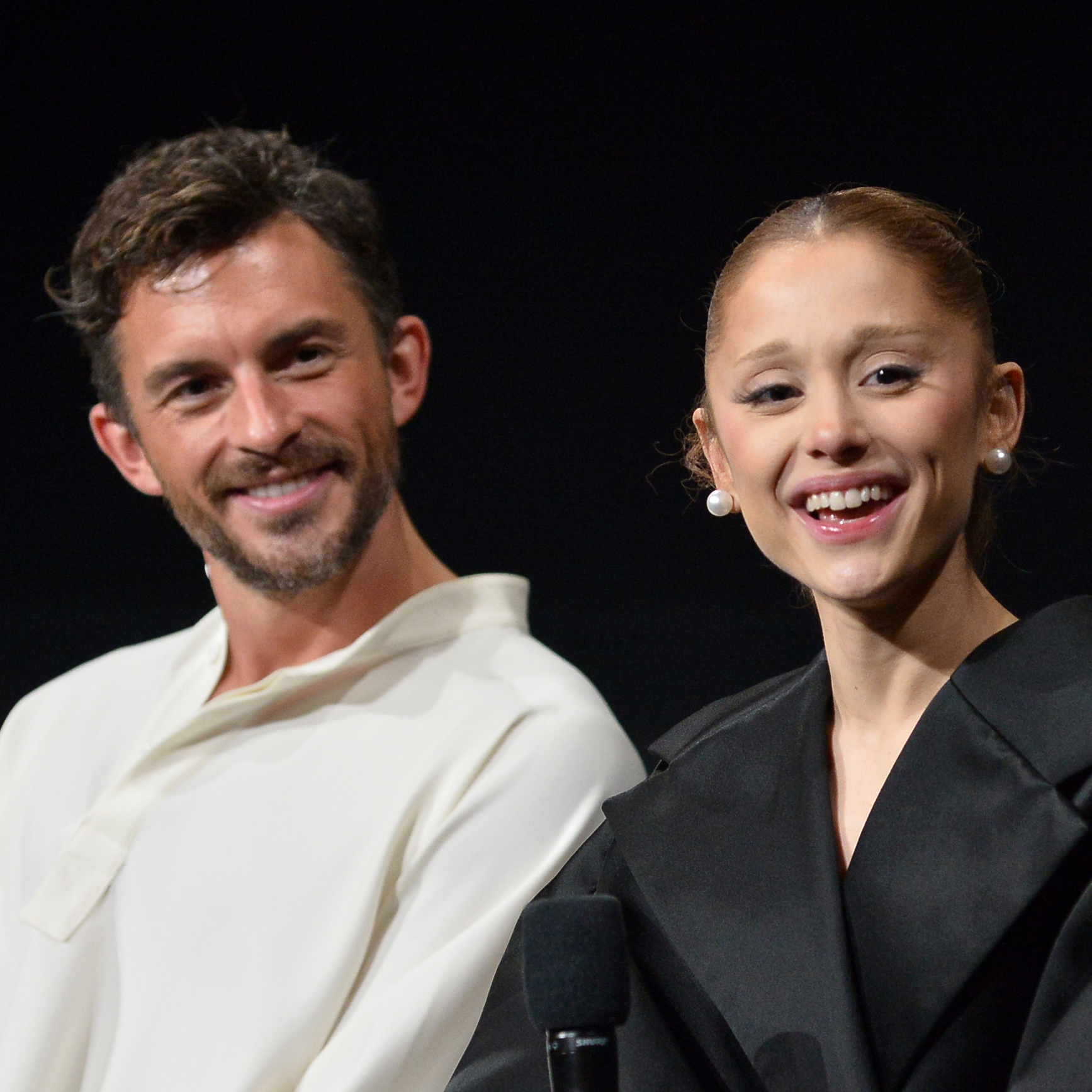 Jonathan Bailey Ariana Grande