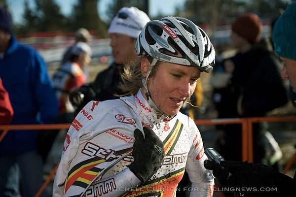 Amy Dombroski (Schlamm P/b Primus Mootry)