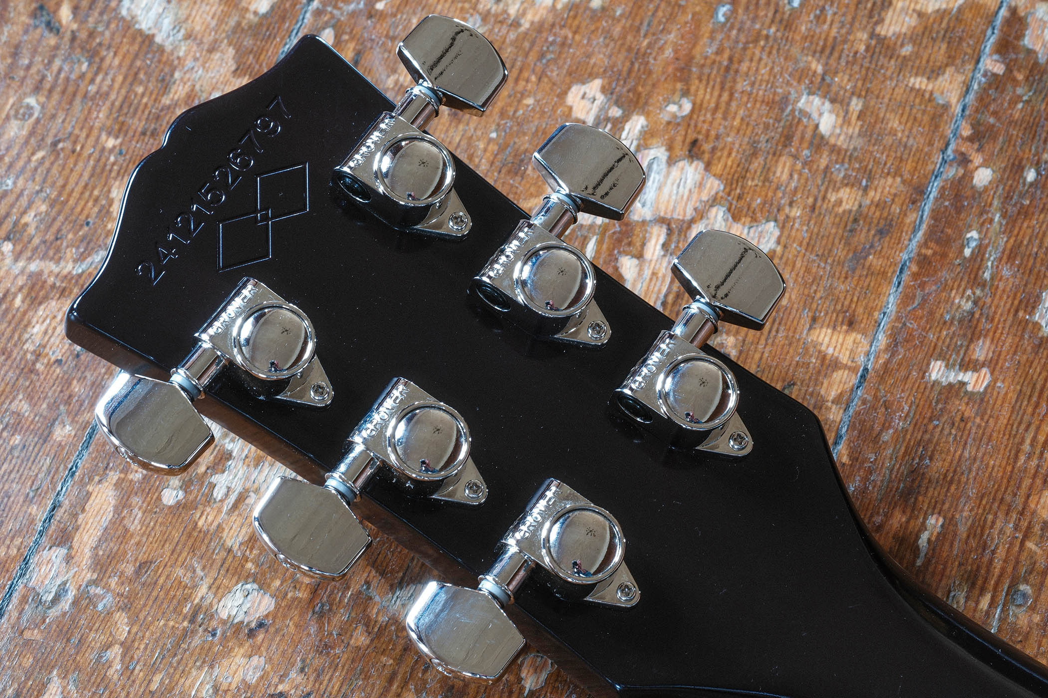 The &amp;lsquo;wrong&amp;rsquo; Grover tuners on this Epiphone Les Paul are perfectly functional and the guitar is very stable, tuning-wise.