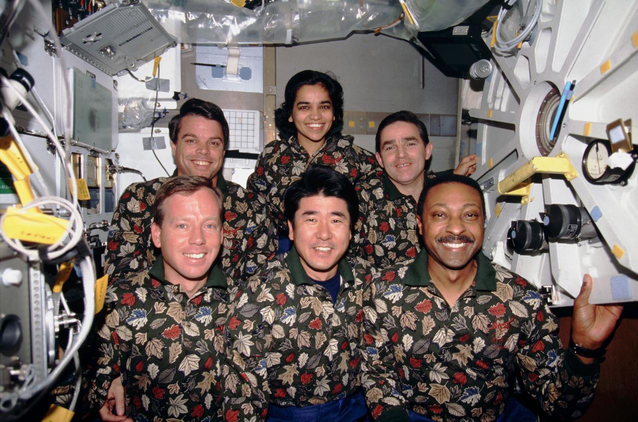 The crew of STS-87 mission in an official, if informal, portrait