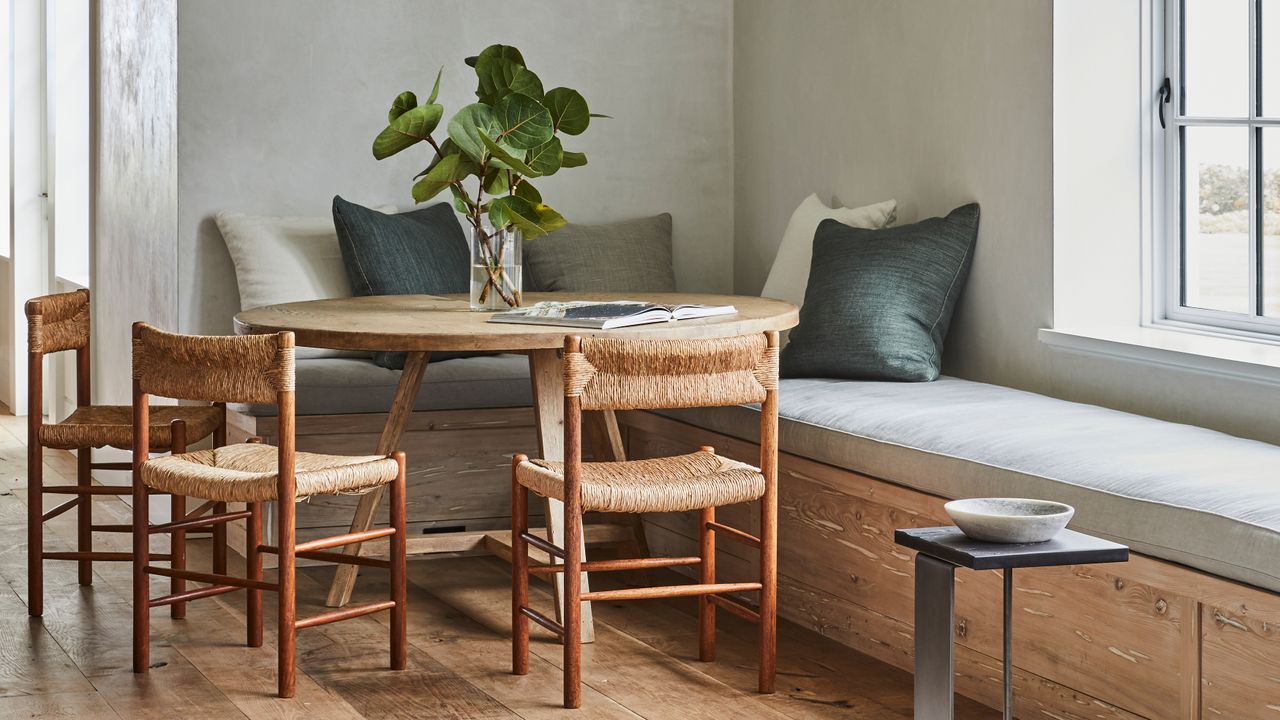 Small dining room nook withe circular table and build in bench