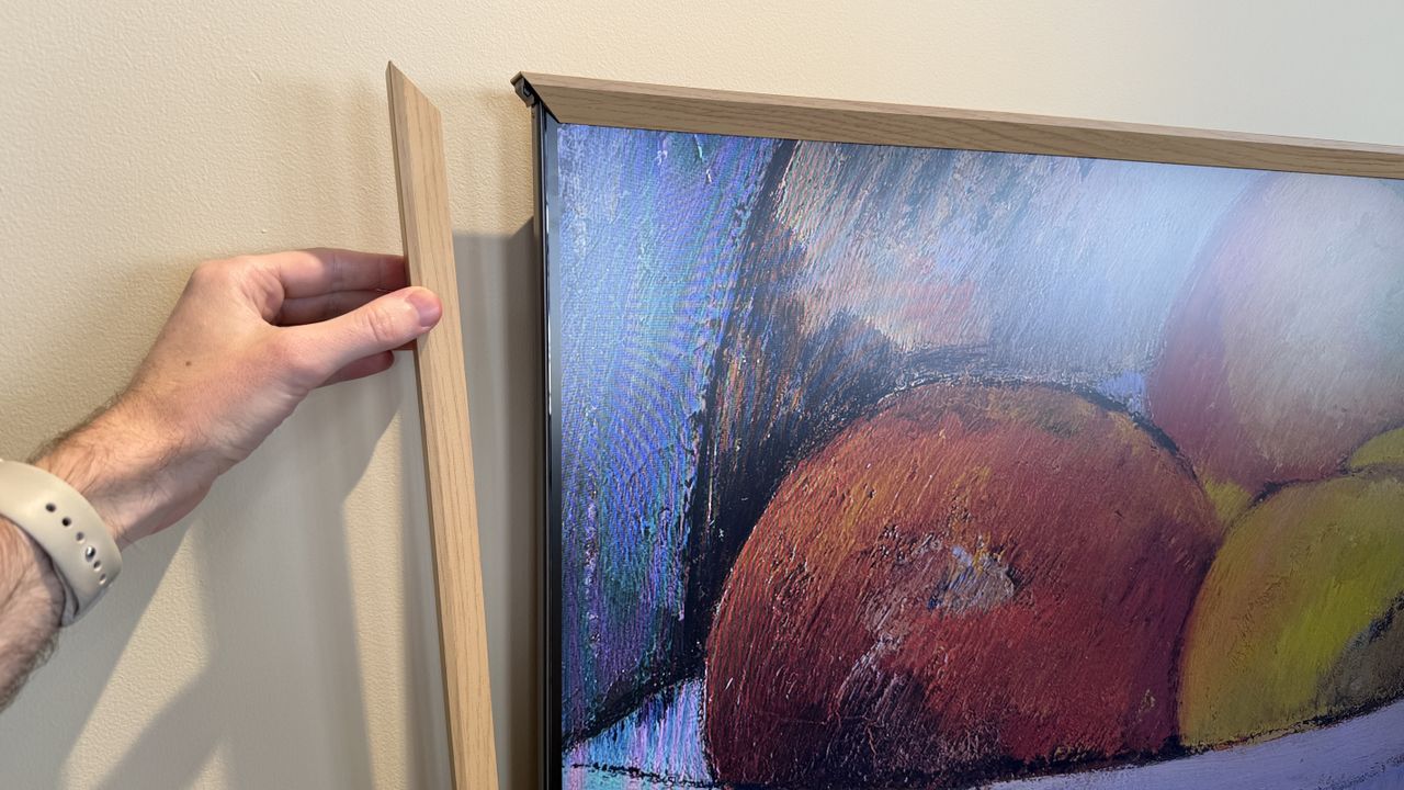 The detachable, pine-colored frame of the Amazon Ember Artline