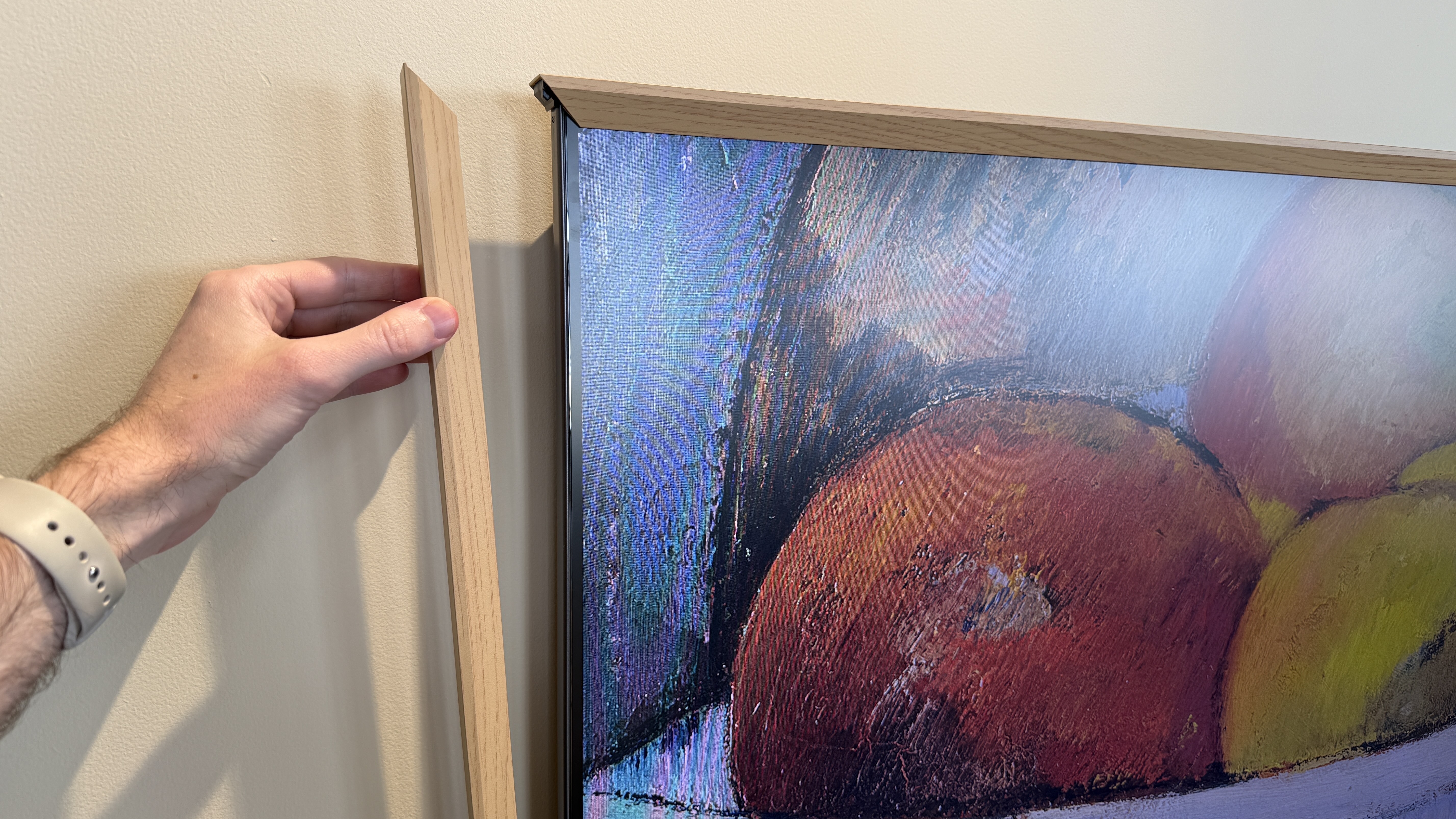 The detachable, pine-colored frame of the Amazon Ember Artline 