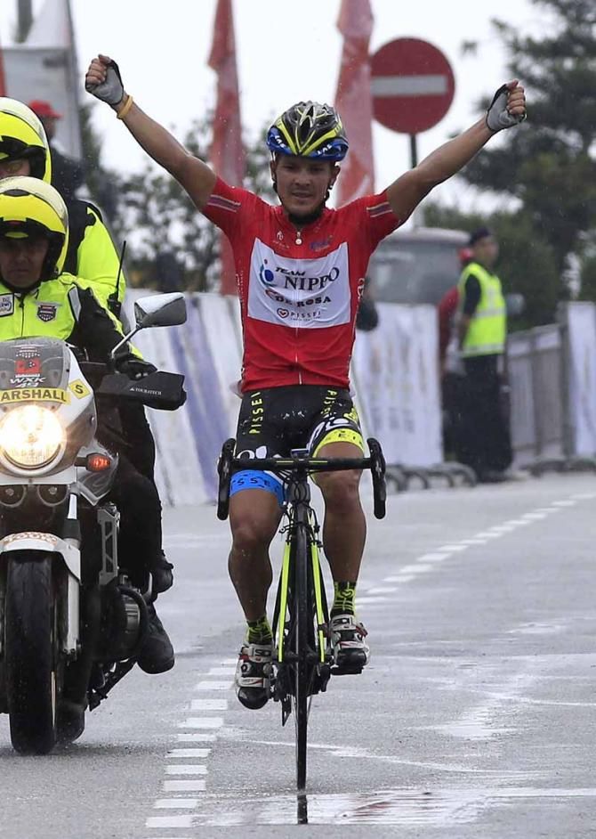 Juli&aacute;n Arredondo (Team Nippo &ndash; De Rosa) soloed to victory at the top of Genting Highlands to win Stage 5 and move into the overall lead at Tour de Langkawi.
