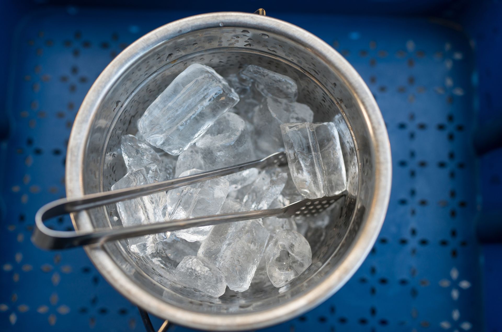 Ice bucket and tongs