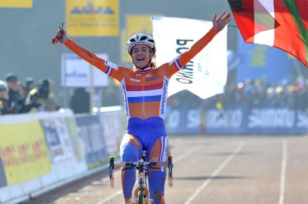 Marianne Vos hits the line