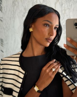 @jastookes wearing a brown-toned nude lipstick