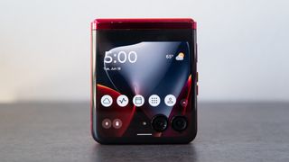 Motorola Razr Plus 2023 cover screen with shortcuts