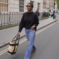 An image of @nlmarilyn wearing jeans and sandals.