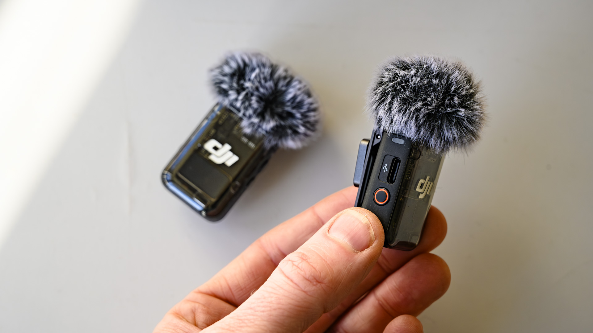 Profile of the DJI Mic 2 receiver in the hand