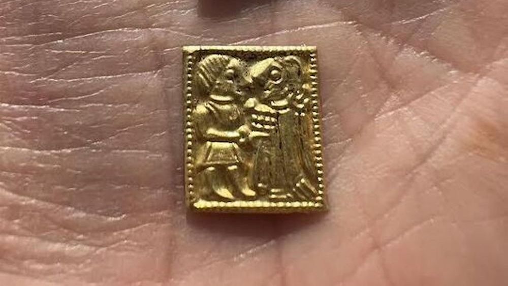 Des figures en or vieilles de 1 400 ans représentant des dieux nordiques découvertes dans un ancien temple païen