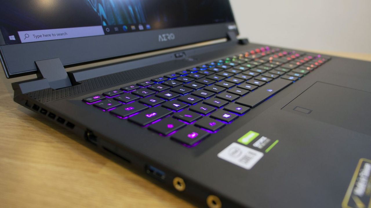 Gigabyte Aero 17 HDR YC keyboard detail