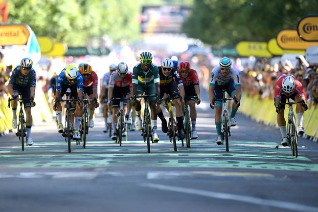 La combattuta volata sul rettilineo darrivo di Digione (foto Tim de Waele/Getty Images)