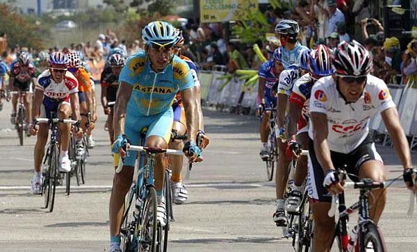 Carlos Sastre (right)