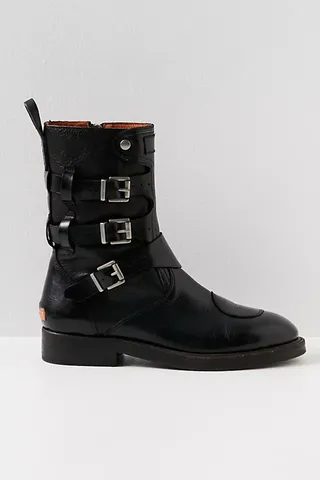 Black flat boots with three buckles