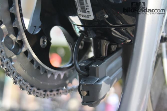 The Shimano DI2 battery is fixed to specially moulded mounts beneath the bottom bracket on Leopard Trek&rsquo;s Trek Speed Concept bikes