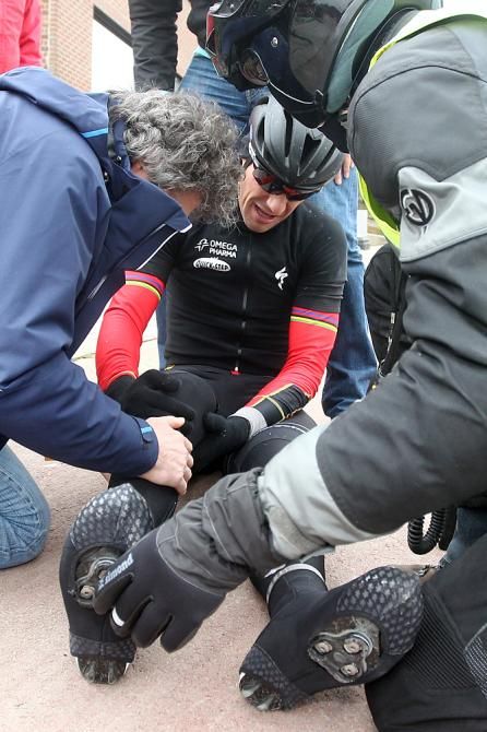 Boonen in pain after crashing on a curb in Gent-Wevelgem