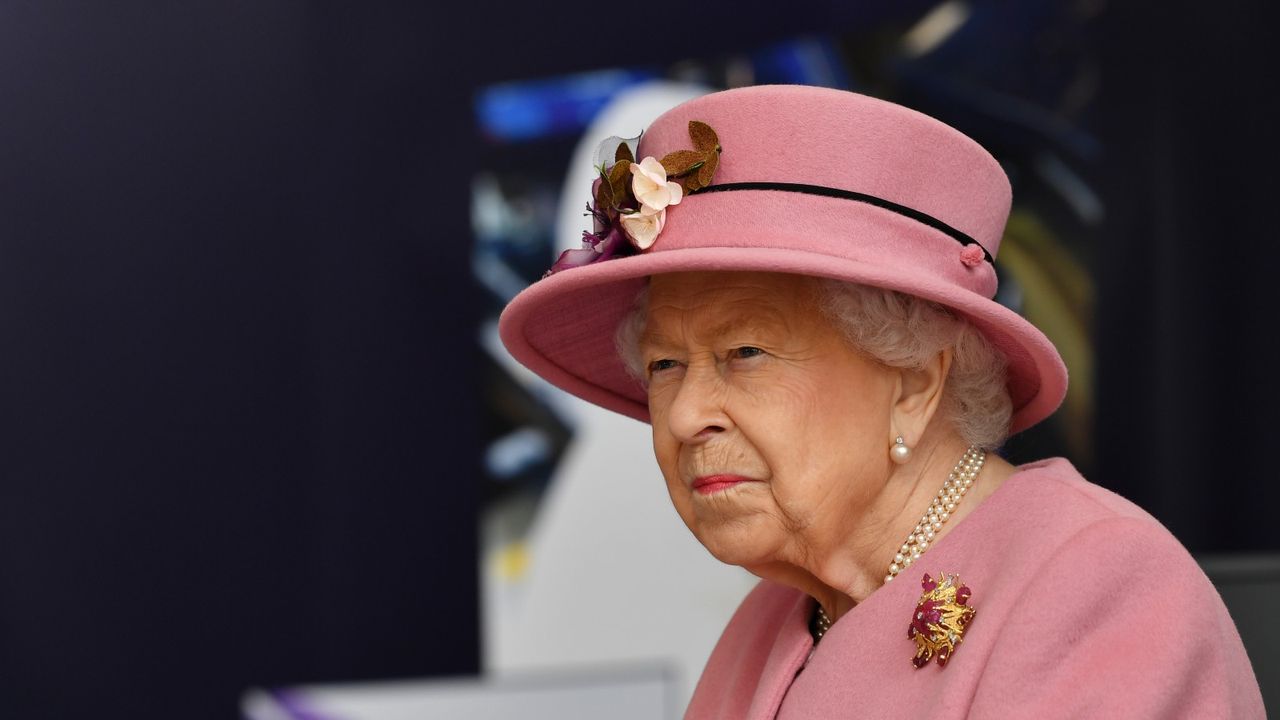 Britain&#039;s Queen Elizabeth II visits the Defence Science and Technology Laboratory (Dstl) at Porton Down science park 