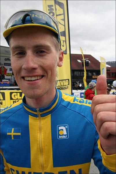 Thumbs up from Alexander Wetterhall (Sweden), winner of the opening stage.